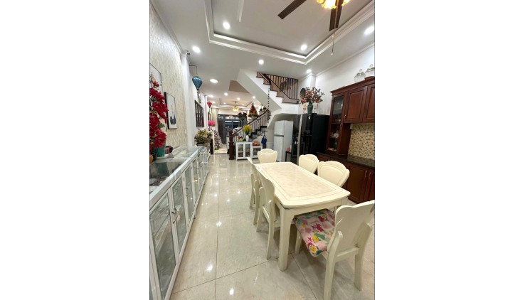 Bán Nhà Mặt Tiền 4 Tầng cạnh KDC Hồng Long Hiệp Bình Phước Thủ Đức 123m2_4.2x30 Chỉ 14 Tỷ Hiếm Có